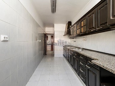 Apartamento T3 à venda em Massamá