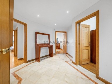 Apartamento T3 à venda na Avenida Marechal Carmona