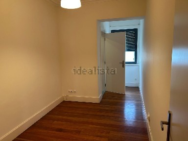 Apartamento T9 à venda na Rua Francisco Franco, 5