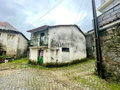Moradia independente à venda em Lusinde