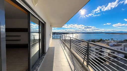 Apartamento T3 à venda na Rua Carlos Paredes s/n