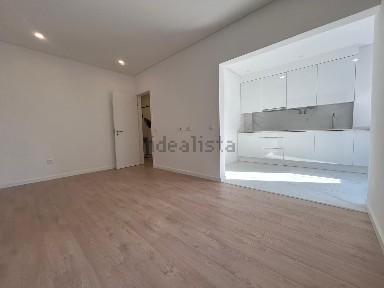 Apartamento T2 à venda na Rua São João Baptista de Ajudá, 57