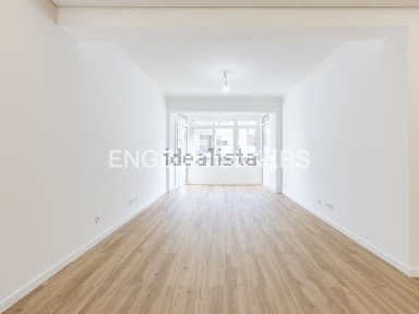 Apartamento T4 à venda na Rua António Nobre