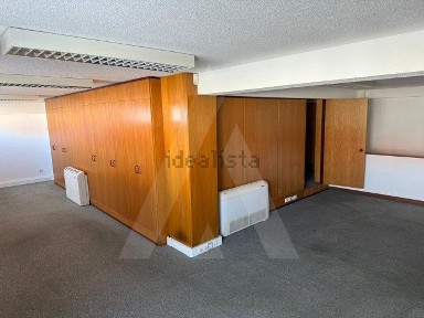 Espaço comercial com rentabilidade à venda na Rua do Campo