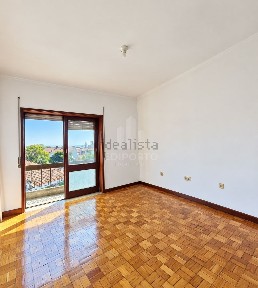 Apartamento T4 à venda na São Roque da Lameira