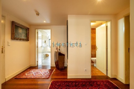 Apartamento T4 à venda na Rua de Gondarém, 341