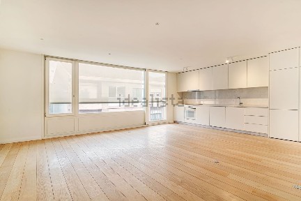 Apartamento T1 à venda na Rua de Côrte Real