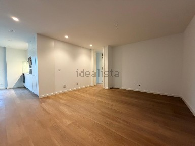 Apartamento T3 à venda na Rua Dona Maria da Conceição Mota Sotomayor, 350