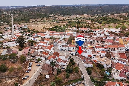 Moradia independente à venda na Travessa de São Miguel