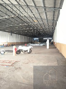 Arrendamento de armazém na Rua da Arroteia