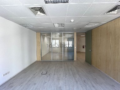 Arrendamento de escritório privado na Avenida Columbano Bordalo Pinheiro