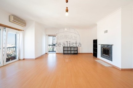Arrendamento de apartamento T3 em Quinta Grande