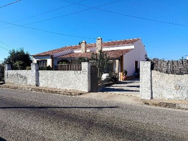 Moradia independente à venda na Rua Pinhal da Carrasqueira de Cima