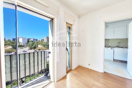 Apartamento T1 à venda na Rua Mário Cesariny