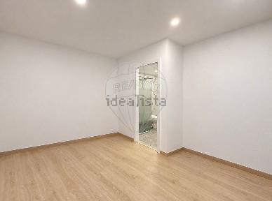 Apartamento T1 à venda na Rua Bento de Jesus Caraça
