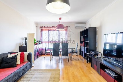 Apartamento T2 à venda na Avenida República da Bulgária