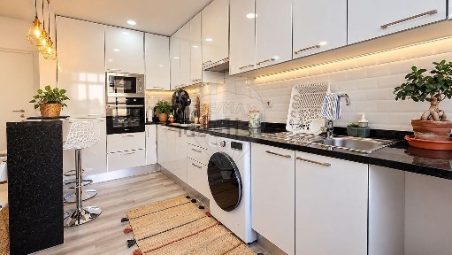 Apartamento T2 à venda na Rua da Camarinha