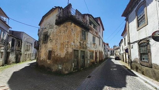 Moradia em banda à venda em Alcains