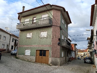 Moradia independente à venda na Rua de Santo Amaro s/n