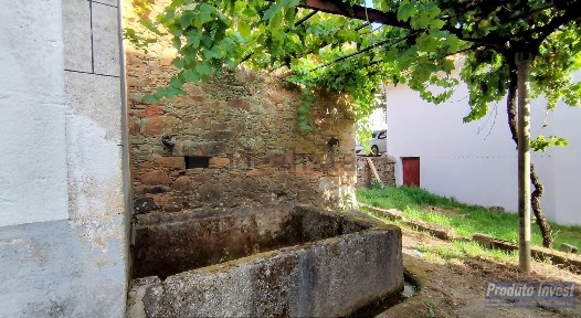 Moradia geminada à venda em Silvares