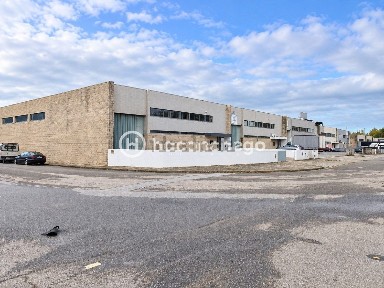 Arrendamento de armazém na Rua da Industria, 253