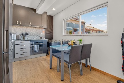 Apartamento T2 à venda na Rua Doutor Manuel Monteiro, 88