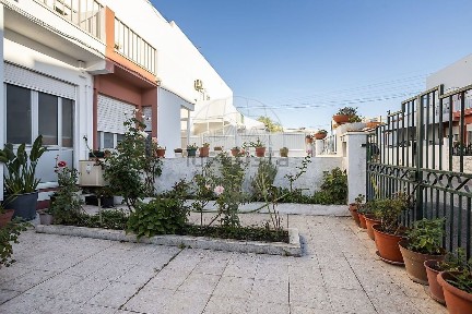 Moradia geminada à venda na Manteigadas - Cachofarra - Vila Maria