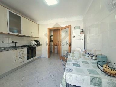 Apartamento T1 à venda na Rua Padre José Martins Carneiro
