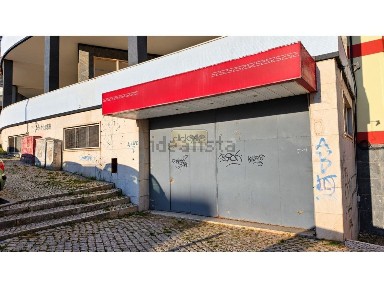 Arrendamento de armazém na Rua José Malhoa, 4
