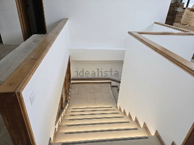 Arrendamento de armazém na Rua Dom Pedro V