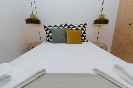 Arrenda-se apartamento T2 na Rua de São Brás, 276 no Porto, euipado e mobilado, despesas incluídas.