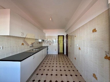 Arrendamento de apartamento T2 na Rua General Gomes Freire, 63