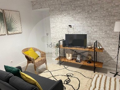 Arrendamento de apartamento T3 na Praça de Bocage, 129