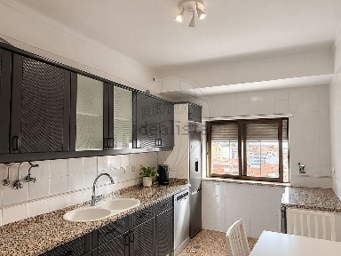 Arrendamento de apartamento T3 na Rua Caetano Maria Batalha
