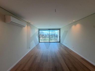 Apartamento T3 à venda na Rua Francisco Figueira Ferraz s/n