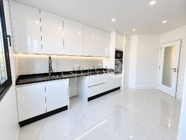Apartamento T2 à venda no Caminho de São Martinho, 15