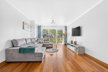 Apartamento T3 à venda na Estrada da Areia, 10
