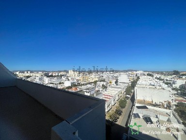 Arrendamento de apartamento T4 na Rua Ataide de Oliveira