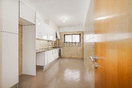 Arrendamento de apartamento T2 na Rua Marquês Pombal