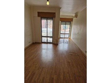 Arrendamento de apartamento T2 na Rua Vítor Bastos