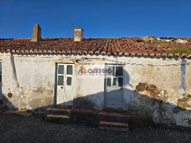 Moradia geminada à venda em Almodôvar