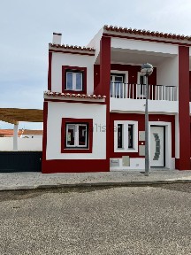 Moradia geminada à venda na Rua Peladiço Do Malavado, 6